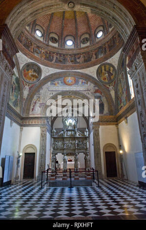 Italien. Lombardei, Mailand. In der Basilika Sant'Eustorgio gibt es das Portinari Kapelle. In der Arch finden Sie die Überreste des Hl. Petrus von Verona. Sub Stockfoto