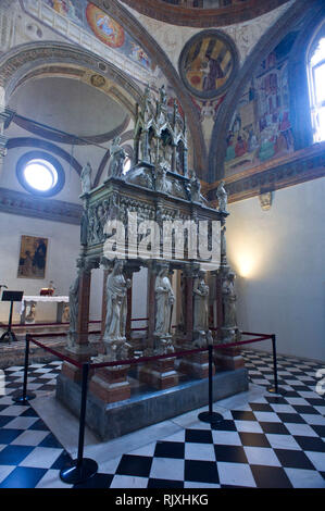 Italien. Lombardei, Mailand. In der Basilika Sant'Eustorgio gibt es das Portinari Kapelle. In der Arch finden Sie die Überreste des Hl. Petrus von Verona. Sub Stockfoto