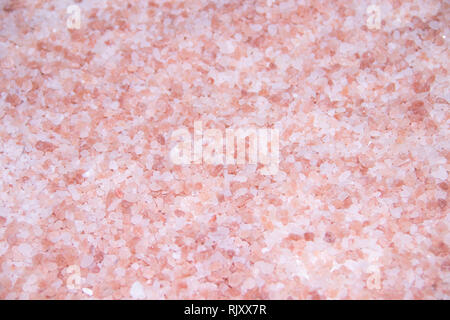 Textur Meer rosa Salz. Nützliche Wellnessanwendungen. Rosa Salz Granulat. Hintergründe und Texturen Stockfoto
