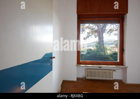 Alte Zimmer, Appartement im Innenbereich im alten Haus mit Garten Stockfoto