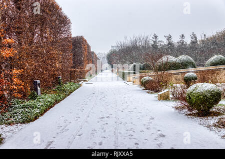 Schneefall auf Parc Andre Citroen in Paris Stockfoto