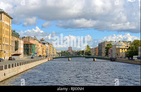 Fontanka Embankment und Krasnoarmeysky Brücke Stockfoto