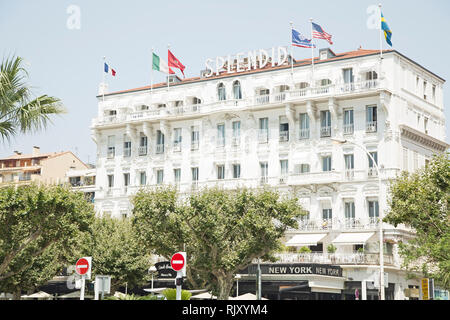 Cannes, Frankreich - Juli 05: Splendid Hotel, 1834 erbaut, im Zentrum von Cannes in der Nähe der Croisette, Juli 05.2015. in Cannes, Frankreich Stockfoto