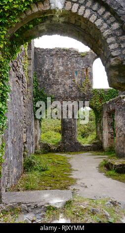 South Wheal Frances ist ein ehemaliges Bergwerk Zugriff auf das Kupfer und Zinn der großen Flachbild Lode südlich von Camborne, Cornwall, England Stockfoto