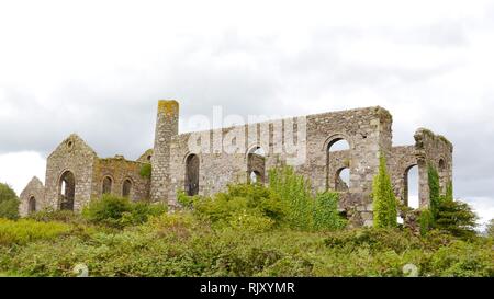 South Wheal Frances ist ein ehemaliges Bergwerk Zugriff auf das Kupfer und Zinn der großen Flachbild Lode südlich von Camborne, Cornwall, England Stockfoto