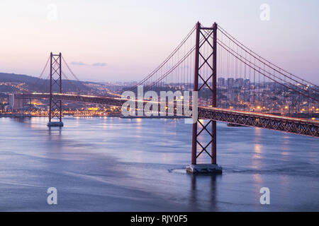 25 April Suspension Bridge in Lissabon, Portugal Stockfoto