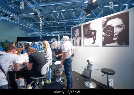 Köln, Deutschland - 19. SEPTEMBER 2014: Innerhalb des Kölner Messegelände während der Photokina Ausstellung. Die photokina ist die weltweit größte internationale fai Stockfoto