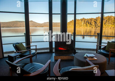 Blick über Lake St. Clair in Tasmanien vom Pumpenhaus, zwischen 1934 und 1940 gebaut, um Wasser aus dem See für einen Hydro System zu pumpen, und geöffnet Stockfoto