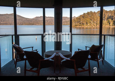 Blick über Lake St. Clair in Tasmanien vom Pumpenhaus, zwischen 1934 und 1940 gebaut, um Wasser aus dem See für einen Hydro System zu pumpen, und geöffnet Stockfoto