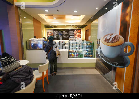 Hongkong - Januar 27, 2016: Innenraum von McCafe. McCafe ist ein Kaffee - Haus - Essen und Trinken Kette, die von McDonald's. Stockfoto