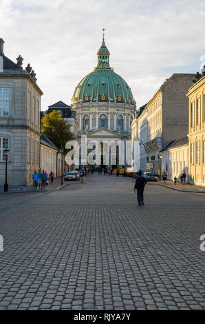 Blick auf die Kuppel des Frederiks Kirke, Frederik's Kirche, von Schloss Amalienborg Stockfoto