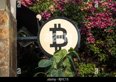 Bitcoin cryptocurrency Zeichen auf der Gebäude Stockfoto