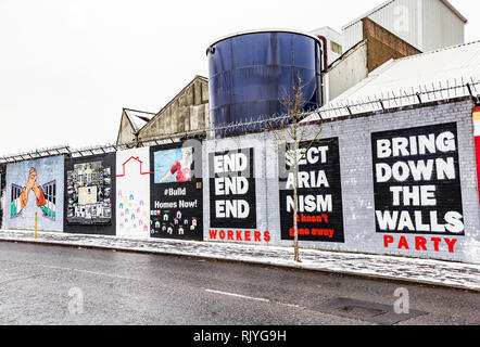 Einen politischen Protest Wandbild in Belfast Nordirland Stockfoto