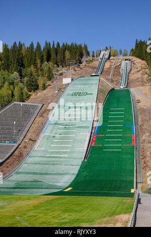 LILLEHAMMER, Norwegen - 27. JULI 2018: Lysgardsbakkene Skisprung Arena, 1994 Austragungsort der olympischen Winterspiele in Lillehammer Olympiapark Stockfoto