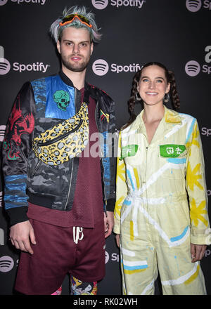 Los Angeles, USA. 07 Feb, 2019. LOS ANGELES, Ca, USA - 07 Februar: Tucker Halpern und Sophie Hawley-Weld von Sofi Tukker kommen an der Spotify Bester neuer Künstler Party 2019 im Hammer Museum am Februar 7, 2019 in Los Angeles, Kalifornien, USA. (Foto durch Image Press Agency) Quelle: Bild Presse Agentur/Alamy leben Nachrichten Stockfoto