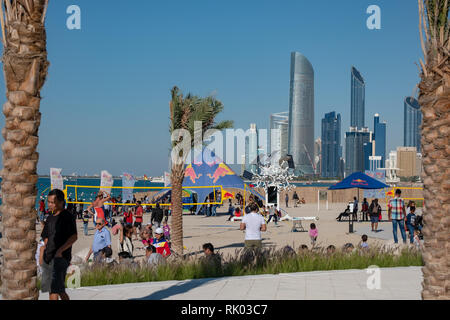 Abu Dhabi, VAE. 8. Feb 2019. Abu Dhabi, Red Bull Air Race 2019 - Qualifizieren. Credit: Fahd Khan/Live News Alamy Credit: Fahd Khan/Alamy leben Nachrichten Stockfoto