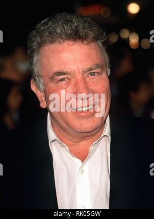 Los Angeles, USA. 14 Mär, 2000. Der britische Schauspieler Albert Finney kommt auf 14.3.2000 für die Premiere seines Films "Erin Brockovich" in Los Angeles. Der Film erzählt die Geschichte von Erin Brockovich, einer bürgerlichen Frau aus einfachen Verhältnissen, der deckt ein umweltskandal und hat für die Firma verantwortlich für ihn zu zahlen. Albert Finney spielt ihr Anwalt Ed Masry. | Verwendung der weltweiten Kredit: dpa/Alamy leben Nachrichten Stockfoto