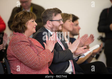 Glasgow, UK. 8. Feb 2019. (L - R) Fiona Hyslop MSP-Kabinettsminister für Kultur, Tourismus und Externe Angelegenheiten; Stadtrat David McDonald von Glasgow City Council; Dame Katherine Grainger; Callum Skinner - Olympia-zweite Eine neue multi-disziplinären Radfahren Veranstaltung gemeinsam bringen werden 13 bestehende UCI Rad Weltmeisterschaften in einem Fall alle vier Jahre abgehalten werden, beginnend in Glasgow und Schottland im Jahr 2023. Credit: Colin Fisher/Alamy leben Nachrichten Stockfoto