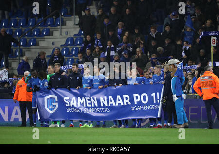 GENK, BELGIEN - 08 Februar: Genk Spieler feiern nach dem Gewinn der Jupiler Pro League Spieltag 25 zwischen KRC Genk und Standard de Liège am Februar 08, 2019 in Genk, Belgien. (Foto von Vincent Van Doornick/Isosport) Stockfoto