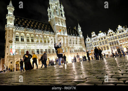 13.11.2018, Brüssel, Belgien - das Rathaus und Stadthalle am Grand Place in Brüssel, Bruessel, Belgien - das Rathaus und Zunfthaeuser an der Gr Stockfoto