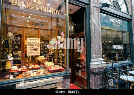 Brüssel, Belgien - Gets Du Roy und Mokafe in die elegante Einkaufspassage Galeries Royales Saint-Hubert in Brüssel, Bruessel, Belgien - Gets Du Stockfoto