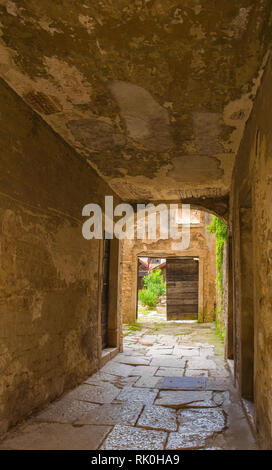 Eine Gasse in das historische Dorf von Vodnjan (dignano) in Istrien, Kroatien Stockfoto