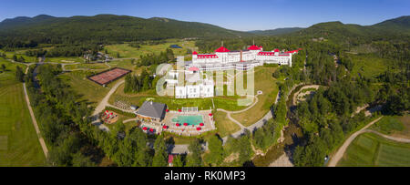 Luftaufnahme des Mount Washington Hotel Panorama im Sommer in Bretton Woods, New Hampshire, USA. Dieses Hotel Gastgeber der Konferenz von Bretton Woods Geldpolitik Stockfoto