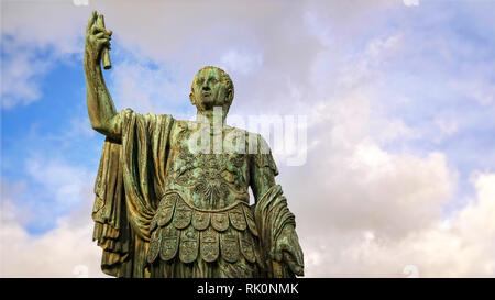 Statue von Julius Caesar am Forum Romanum in Rom, Italien Stockfoto