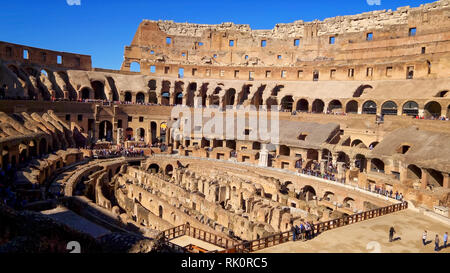 Innenraum des Römischen Kolosseum in Rom, Italien Stockfoto