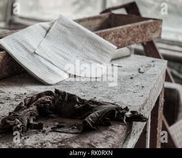 Stadt Pripyat von Ghost und Spielplatz abadoned Autos. Stockfoto