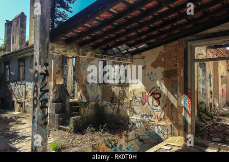 Wein verlassene Fabrik in Almada, in der Nähe von Lissabon Stockfoto