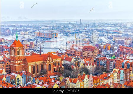 Blick auf die Danziger Altstadt, Kirche des Hl. Johannes und der Mottlau, Polen Stockfoto