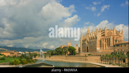 Die Kathedrale von Palma (Kathedrale St. Maria von Palma) ist ein Meilenstein in Palma de Mallorca (Mallorca), einer der Balearen Spanien Stockfoto