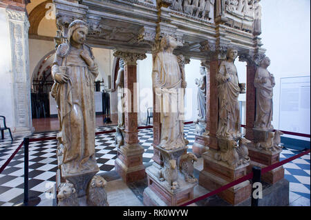 Italien. Lombardei, Mailand. In der Basilika Sant'Eustorgio gibt es das Portinari Kapelle. In der Arch finden Sie die Überreste des Hl. Petrus von Verona. Sub Stockfoto