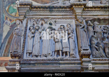 Italien. Lombardei, Mailand. In der Basilika Sant'Eustorgio gibt es das Portinari Kapelle. In der Arch finden Sie die Überreste des Hl. Petrus von Verona. Sub Stockfoto