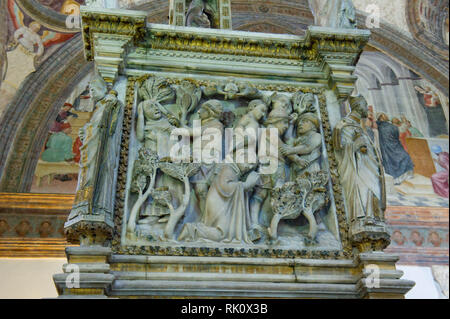 Italien. Lombardei, Mailand. In der Basilika Sant'Eustorgio gibt es das Portinari Kapelle. In der Arch finden Sie die Überreste des Hl. Petrus von Verona. Sub Stockfoto