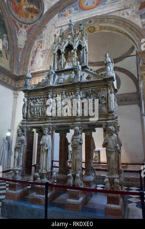 Italien. Lombardei, Mailand. In der Basilika Sant'Eustorgio gibt es das Portinari Kapelle. In der Arch finden Sie die Überreste des Hl. Petrus von Verona. Sub Stockfoto