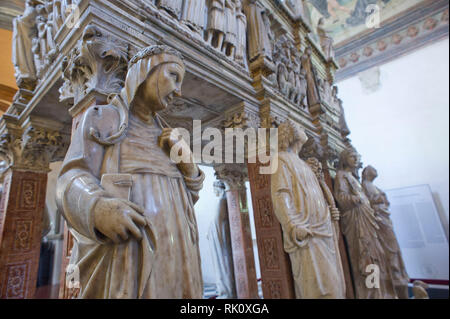 Italien. Lombardei, Mailand. In der Basilika Sant'Eustorgio gibt es das Portinari Kapelle. In der Arch finden Sie die Überreste des Hl. Petrus von Verona. Sub Stockfoto