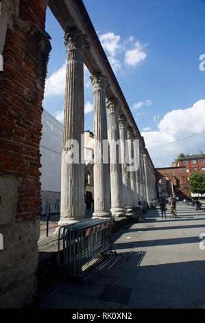 Italien. Lombardei, Mailand. In der Basilika Sant'Eustorgio t erhabenes Beispiel der Renaissance Skulptur. Säulen von San Lorenzo Stockfoto