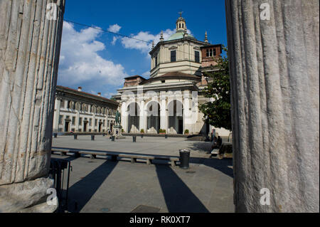 Italien. Lombardei, Mailand. In der Basilika Sant'Eustorgio t erhabenes Beispiel der Renaissance Skulptur. Säulen von San Lorenzo Stockfoto