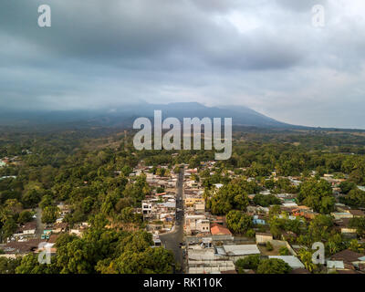 Luftbild des Lateinischen ländlichen Dorf Slums in Guatemala Stockfoto