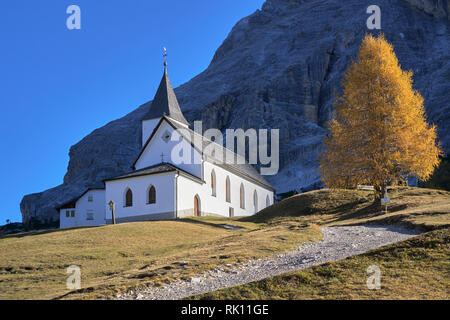 Il Santuario del Santa Croce unter Sasso della Croce, Dolomiten, Alta Badia, Südtirol Stockfoto