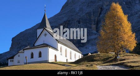 Il Santuario del Santa Croce unter Sasso della Croce, Dolomiten, Alta Badia, Südtirol Stockfoto