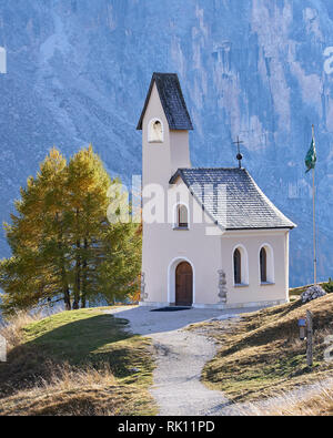 Der Cappella di San Maurizio, Grödner Joch, Dolomiten, Italien Stockfoto