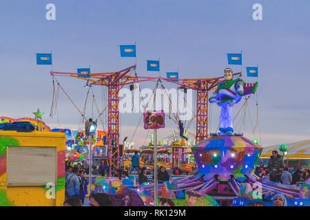 Feria de Abril de Barcelona, (30-04-2018), Katalonien, Spanien. Atmosphäre und Installationen im Forum von Barcelona. Stockfoto