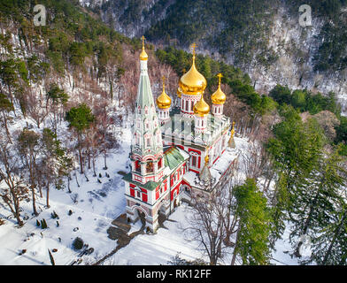 Winter schnee Blick auf Memorial Tempel von der Geburt Christi, Russische Kirche Kathedrale (Kloster Krippe) in Kalbar, Bulgarien Stockfoto