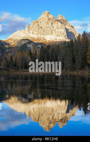 Tre Cima di Lavaredo von Lago d'Antorno, in der Nähe von Misurina, Dolomiten, Belluno, Venetien, Italien Stockfoto