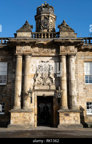 Eingang zum Palast von Holyroodhouse in Edinburgh, Schottland, Großbritannien Stockfoto