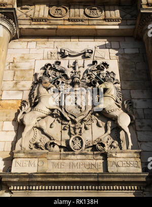 Eingang zum Palast von Holyroodhouse in Edinburgh, Schottland, Großbritannien Stockfoto