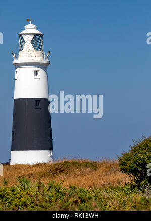 Die mannez Leuchtturm auf Alderney, speziell zu kopieren Raum auf der rechten Seite zu verlassen. Stockfoto
